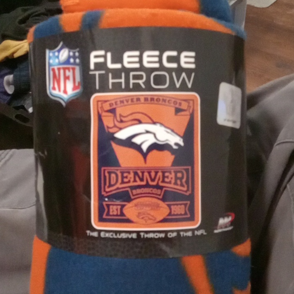 Nfl denver broncos throw